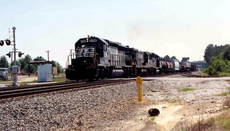 NS 6198 leads this SB over Watson Rd